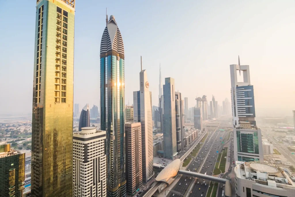 well-cleaned-window-building-in-dubai-facade-cleaning-highdunes